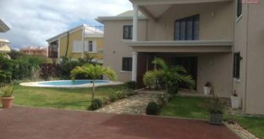 grande villa neuve de 2990p2 comprenan 6 càc à calodyne