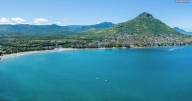 tamarin vente villa 4 chambres avec piscine accessible aux étrangers au cœur de ville à 5 minutes de la plage.