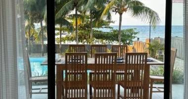 À louer : appartement de luxe 3 chambres, pieds dans l'eau à trou aux biches.