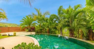 À l'entre-deux  villa de 245 m² avec jolie vue - piscine