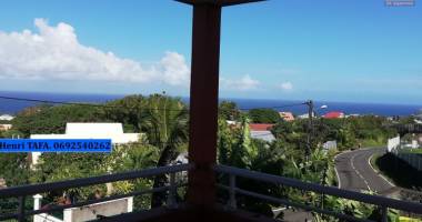 a vendre ce bel et grand appartement de type t3 avec une superbe vue mer et montagne