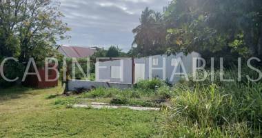 a vendre - terrain de 991 m2 environ - saint-pierre - 333 900 €