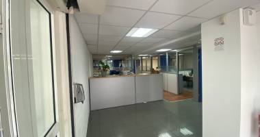 lakaz société immobilière vous propose en location ce local commercial ou professionnel de 126 m2 idéalement s