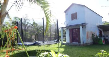 saint joseph 97480 - maison a rafraichir - 2 chambres lumineuses - garage - quartier calme