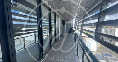 À louer  local commercial de 160,67m2 à jarry  2 124 €/mois + charges