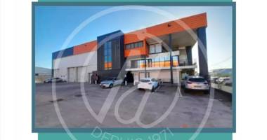 a louer 1092 € ht /mois + charges  *local de bureau 52m2 avec terrasse à jarry