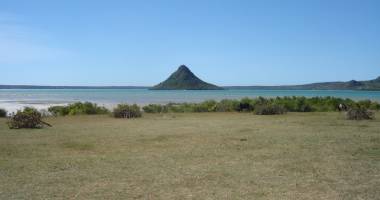 tres beau terrain pied dans l'eau
