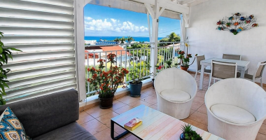 location t3 duplex meublé vue mer   l’houezel (le gosier)   location moyenne durée