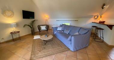 saint-pierre   a louer f3 meublÉ au style ethnique chic, dernier Étage, À deux pas du front de mer