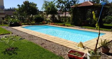 a vendre, une belle villa f6 meublée avec piscine dans la prestigieuse résidence d'ambatobe-antananarivo