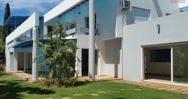 a louer une villa à étage de haut standing type f5 dans une résidence sécurisée à ivandry près de l'école d