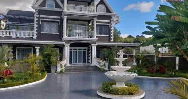 vente grande villa f8 de standing avec piscine  dans une propriété de 4100m2. contact mr jacky