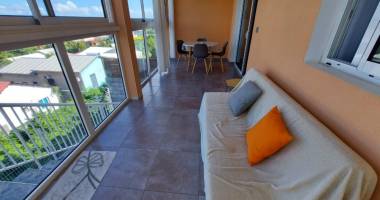 haut de villa f4 meublé vue mer.