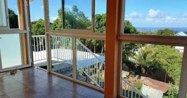 bel appartement f4 meublé avec cour et vue mer