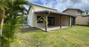 agreable villa f4 a louer a sainte suzanne