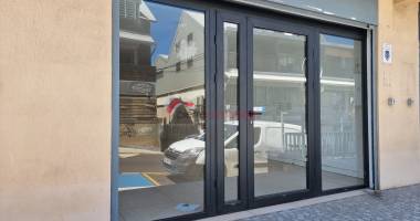local commercial 62 m2 en centre-ville proche front de mer