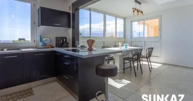 a louer saint pierre - appt f3/4 meublé de 86 m²  - loyer 1 475   cc - disponible le 17 avril 2026