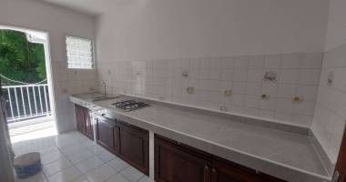 appartement f3 rénové en plein coeur de saint-andré