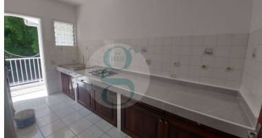 appartement f3 rénové en plein coeur de saint-andré