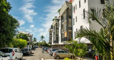 a vendre  commerce d'une surface de 69 m2 - réf c-19 - centre-ville de saint-pierre