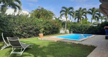 location maison non meublée de type f4 avec piscine à dampierre