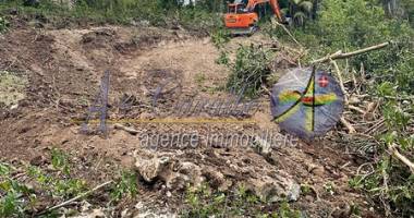 terrain constructible 860 m2   calme, verdure et fort potentiel