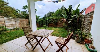 appartement t2 meublé - bois de nèfles sainte-clotilde