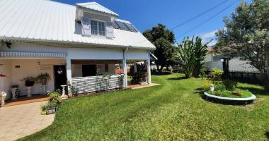 a vendre maison f4 de 118.60m2 sur terrain 600m2 rdm les hauts