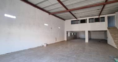 a louer local de 391m² champ borne 