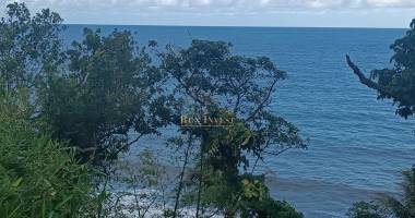 terrain 570 m2 avec maison f3  à ste suzanne et une superbe vue sur mer