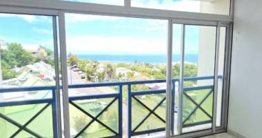 t2 dernier étage avec vue mer – résidence sécurisée