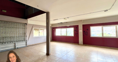 À louer local commercial de 260 m2 dans la zac de nolivier À ste-rose