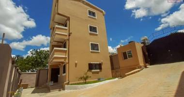 a louer, appartement t3  avec parking sécurisé à anjomakely rn7- antananarivo