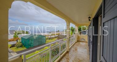 a vendre - une maison de type t6 de 200 m2 environ - petite-ile - 577 000 € hai