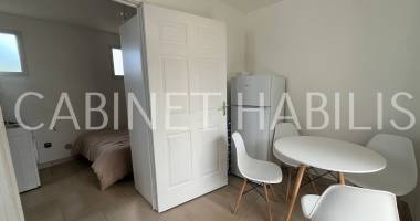 a louer - studio meublÉ d'environ 16,90 m2 - le tampon - loyer 580,00 € + 35,00 € de charges
