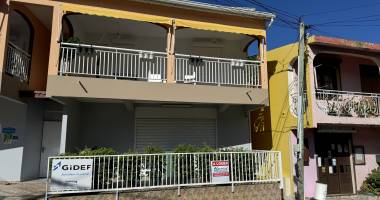 local professionnel 75m2 situé dans le bourg de pointe noire