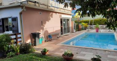 en vente sur saint suzanne villa f8 de 246m² sur terrain 983m²