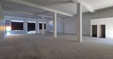 a louer local 300m² st suzanne 