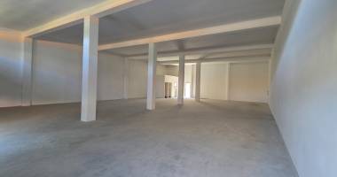 a louer local 300m² st suzanne 