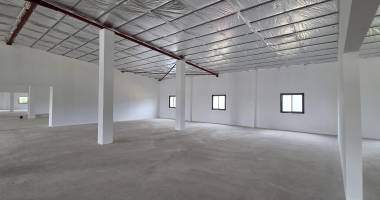 a louer local  de 600m² ste suzanne au 1er etage d'un batiment
