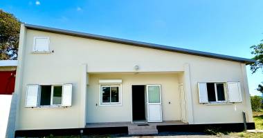 villa t4 renovee ste suzanne