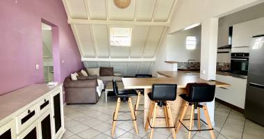 À louer trÈs joli t2 meublÉ avec vue dÉgagÉe À baie-mahault