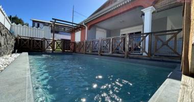 a vendre la rivière st louis secteur centre ville charmante maison f5 de 137 m2 avec piscine