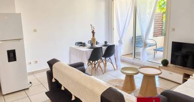 a louer joli f2 meuble avec varangue - st denis