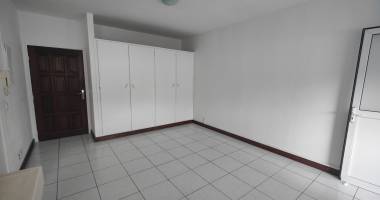 a louer - appartement f2 d'environ 38,93 m2 - saint denis - 643,04 €
