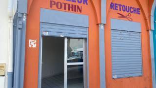 location local commercial à le port (97420)
