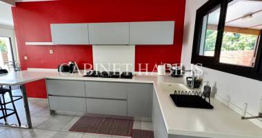 À louer   maison meublee t4 d'environ 83.05 m2 - le tampon - loyer 1 400,81 € + charges 90.70 €