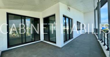 À louer - local commercial d'environ 298.15 m2 - saint-pierre - 10 736 € ttc