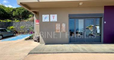 a louer - un local de 73 m2 environ - les avirons - 1 144.00 € hc + 100.00 € charges