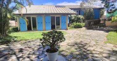 a  vendre grande propriété de 1500m2 avec villa f4 à ambatomaro